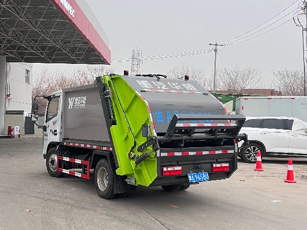 東風多利卡D6藍牌壓縮式垃圾車｜掛桶式垃圾車｜4-5立方藍牌壓縮車｜可進地庫垃圾收集轉運車